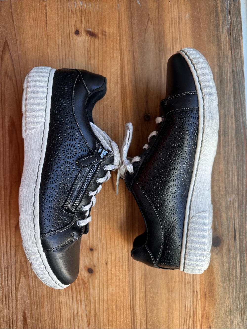 Clarks Caroline Ayla 10W Black Leather Perforated Zip Comfort Sneakers